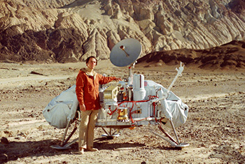 Dr. Carl Edward Sagan with the Mars Viking equipment